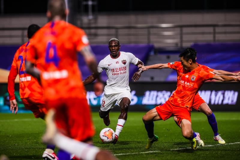 山东鲁能客场逼平深圳佳兆业,关键时刻坚持 山东鲁能客场逼平深圳佳兆业,关键时刻坚持