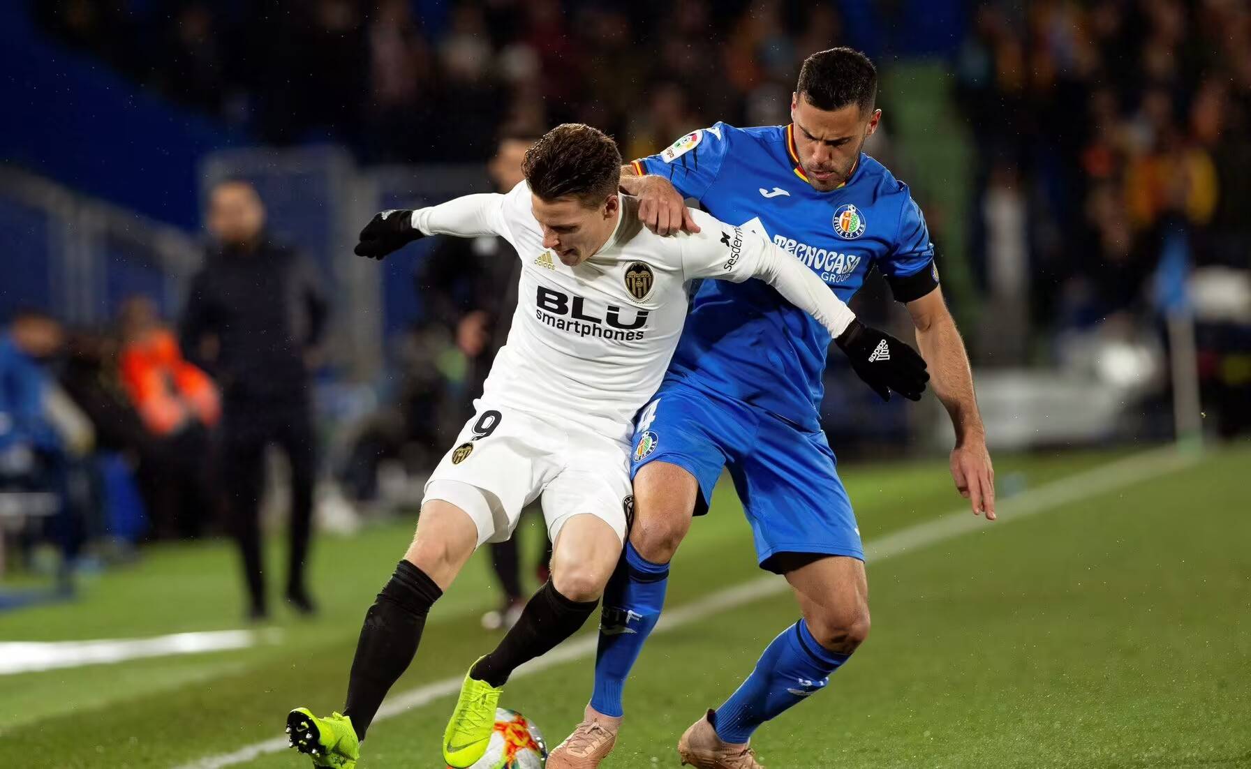 关于超级联赛巴伦西亚队对阵塞维利亚队的激烈对决的信息 关于超级联赛巴伦西亚队对阵塞维利亚队的激烈对决的信息