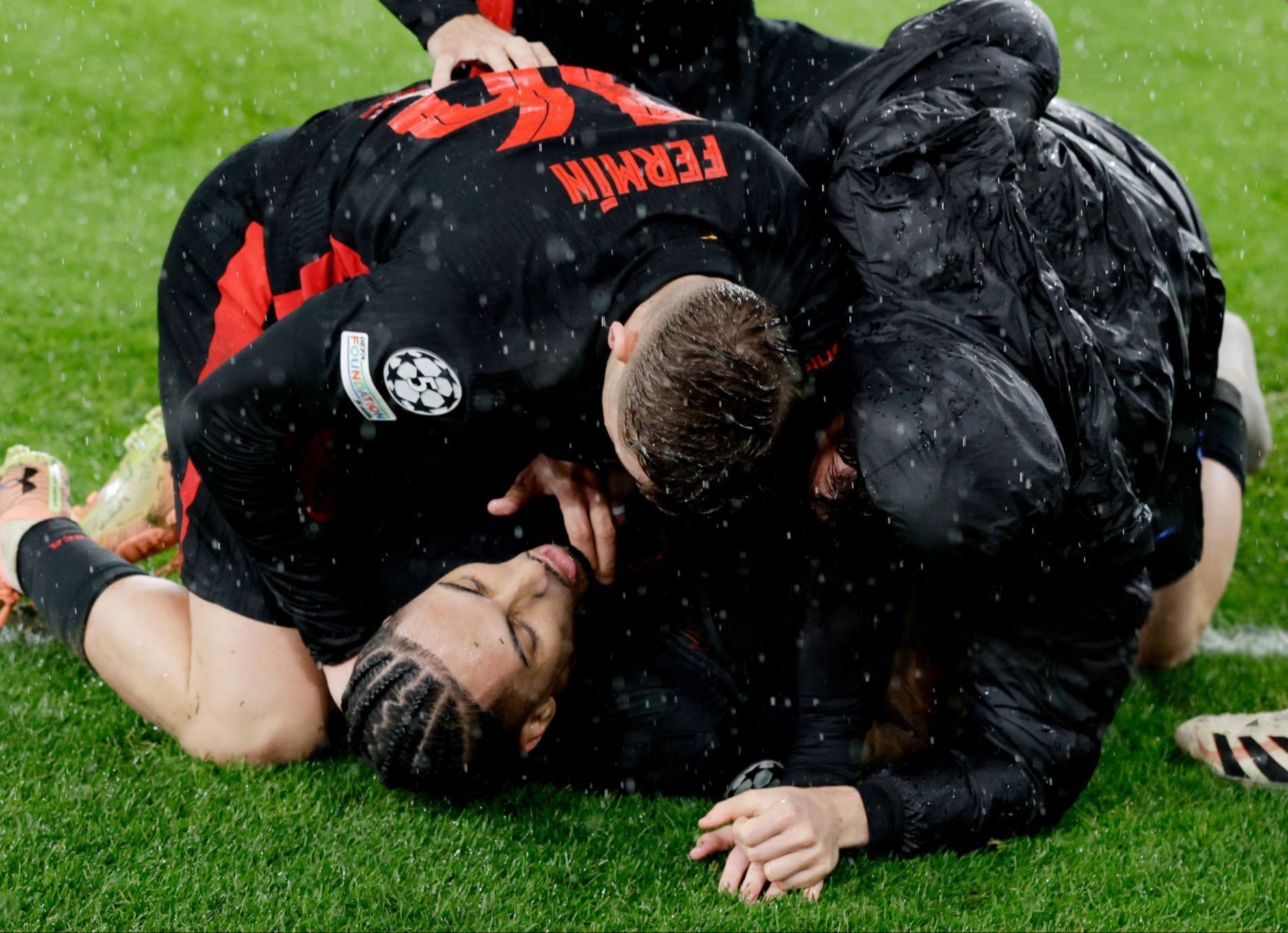 包含瓦伦西亚客场报围,绝杀维拉利尔完成逆转的词条 包含瓦伦西亚客场报围,绝杀维拉利尔完成逆转的词条