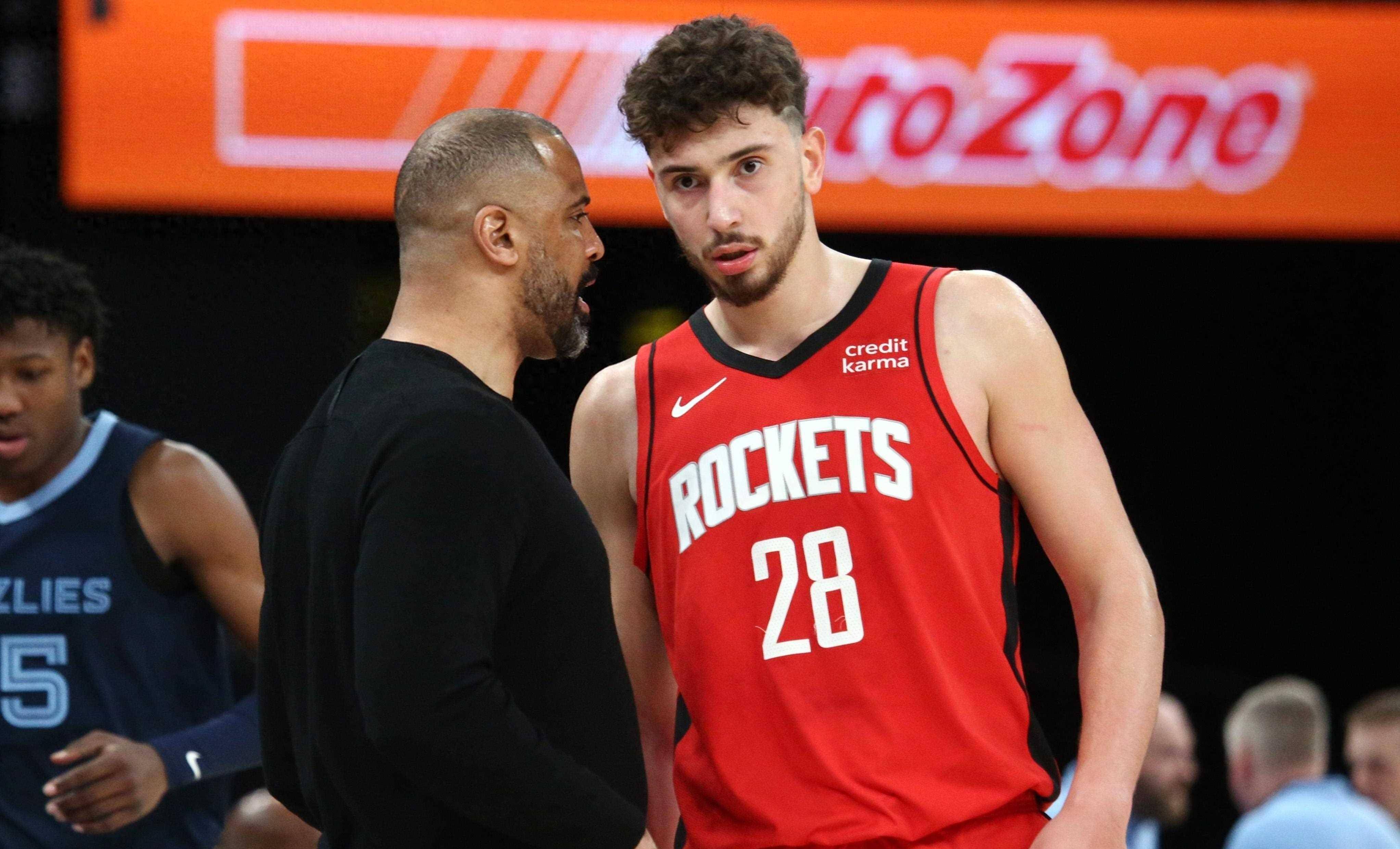 雄鹿胜火箭，引领东部先锋