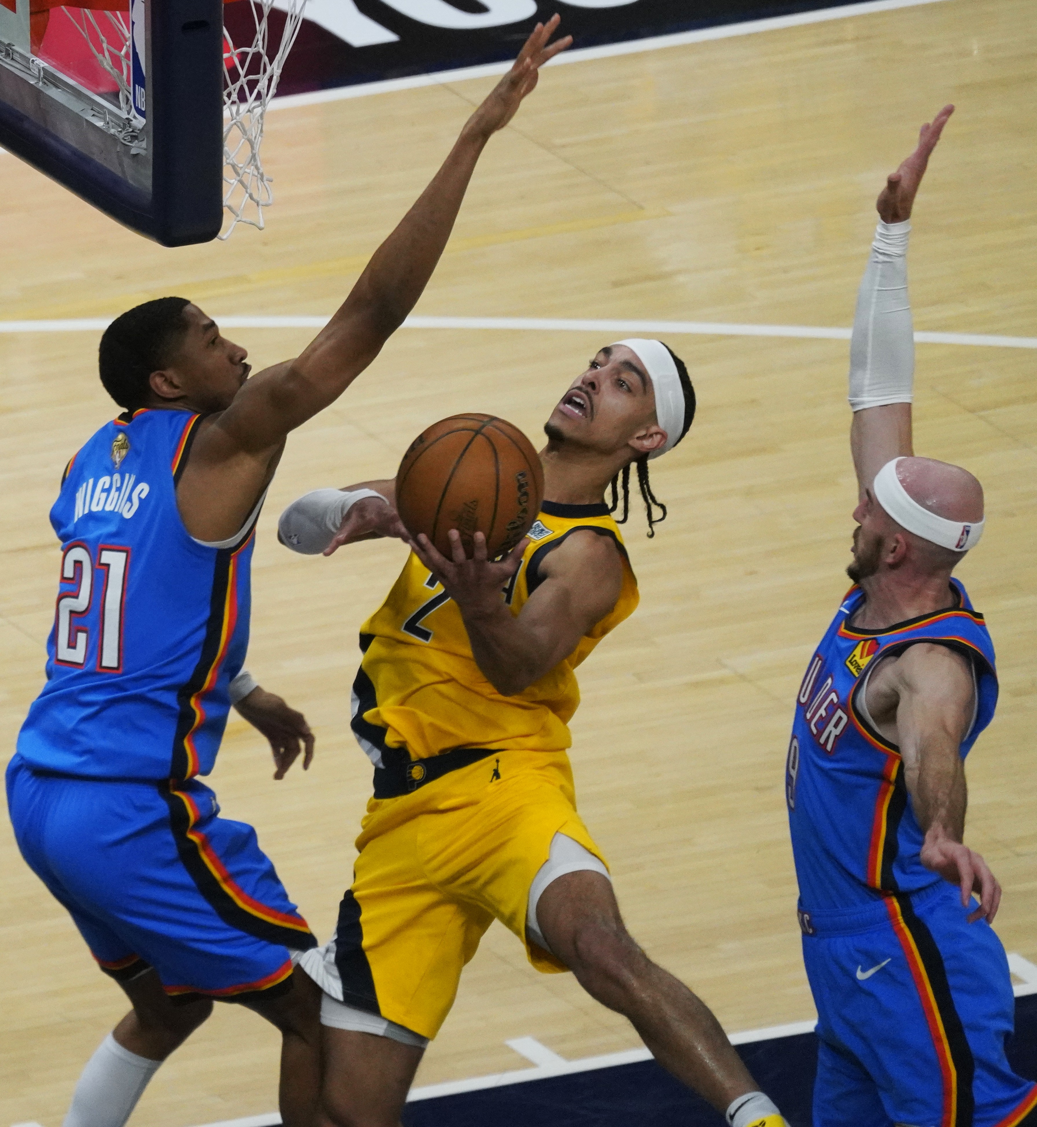 步行者擒下雷霆,萨巴尼斯关键篮板 步行者擒下雷霆,萨巴尼斯关键篮板