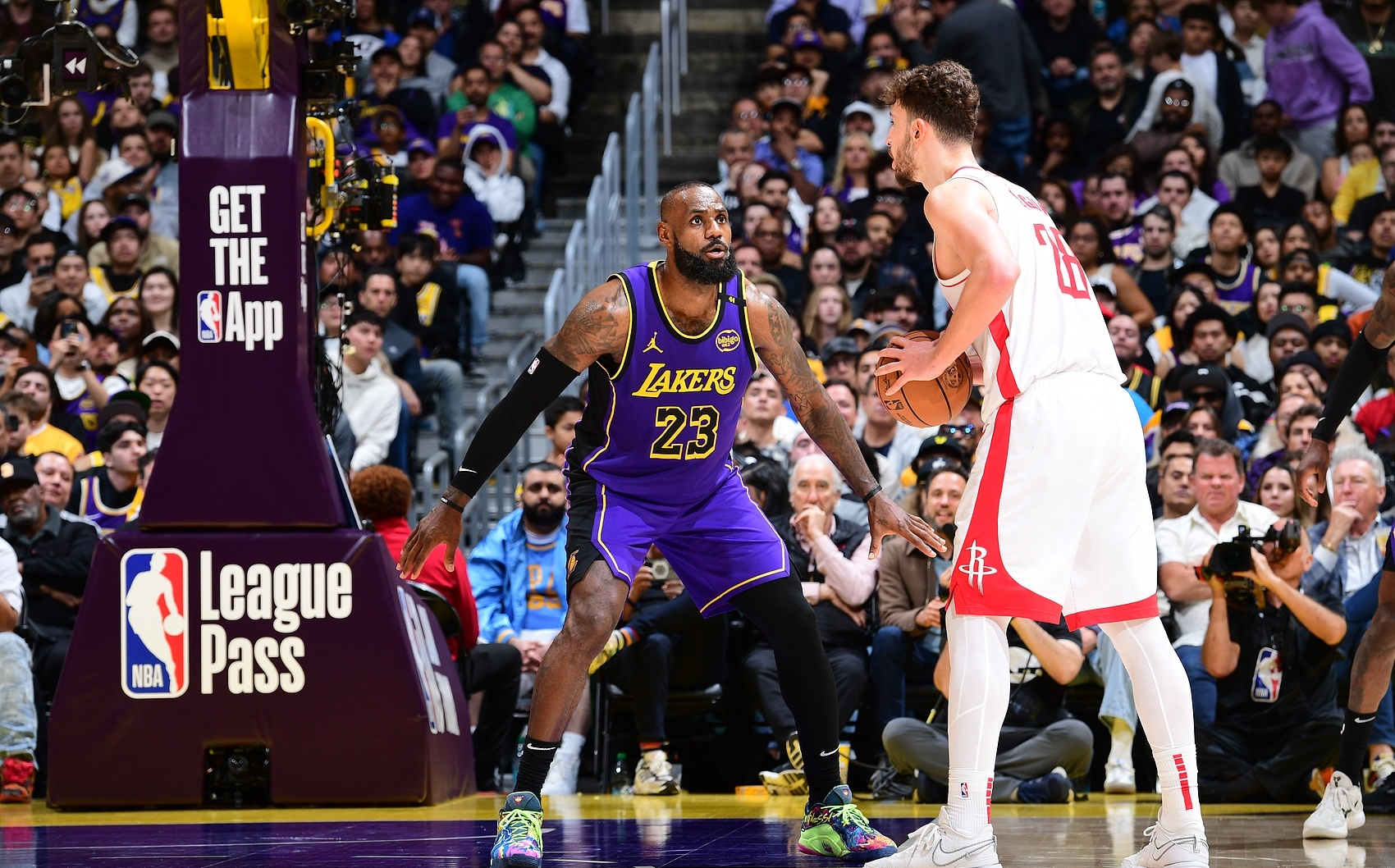 火箭客场击败湖人,赛季第一胜 火箭客场击败湖人,赛季第一胜