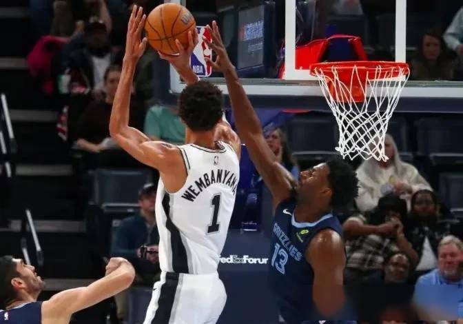 精彩对决!灰熊负马刺,阿德44分的简单介绍 精彩对决!灰熊负马刺,阿德44分的简单介绍