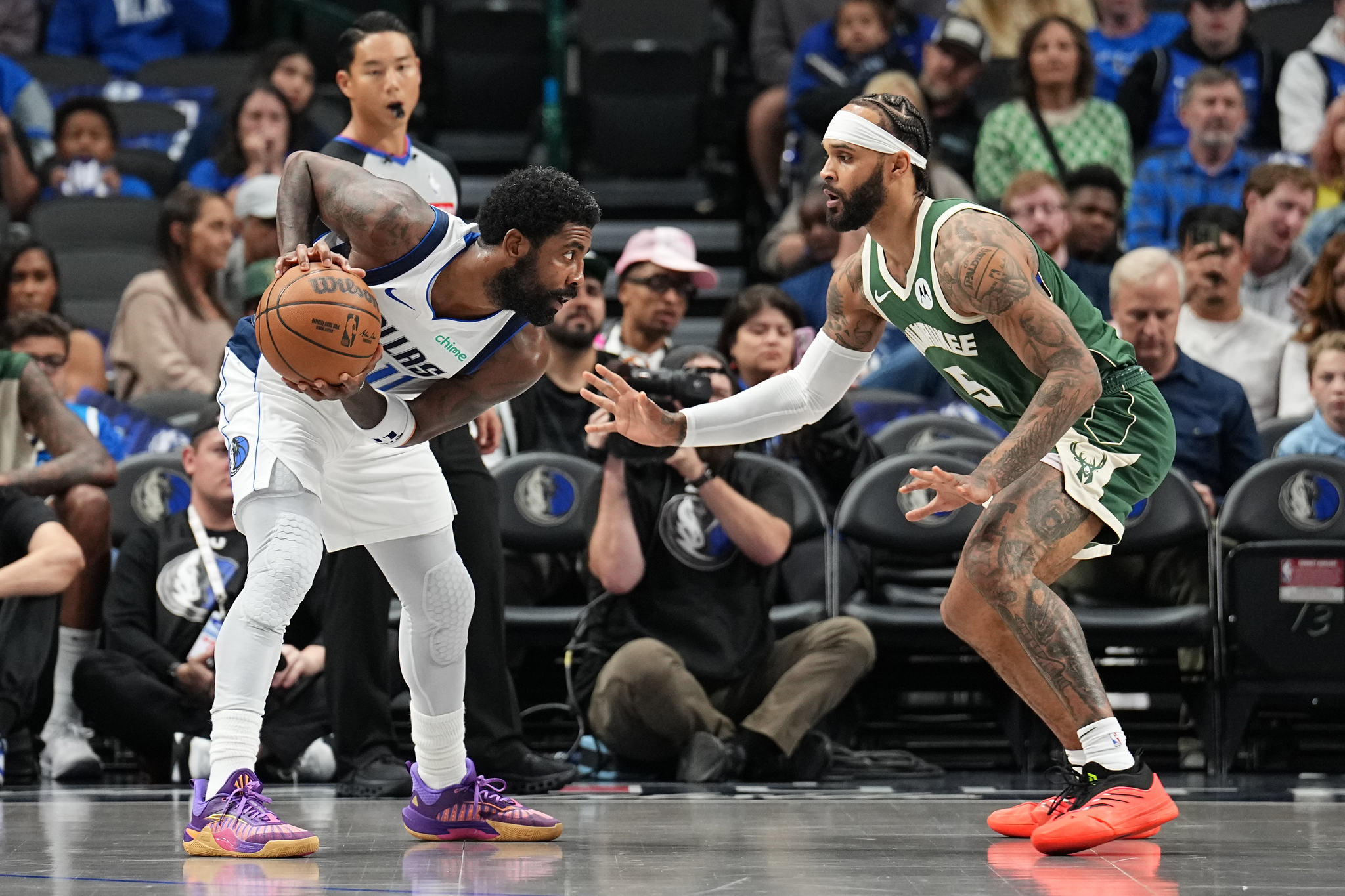 鹈鹕大胜独行侠,止住连败 鹈鹕大胜独行侠,止住连败