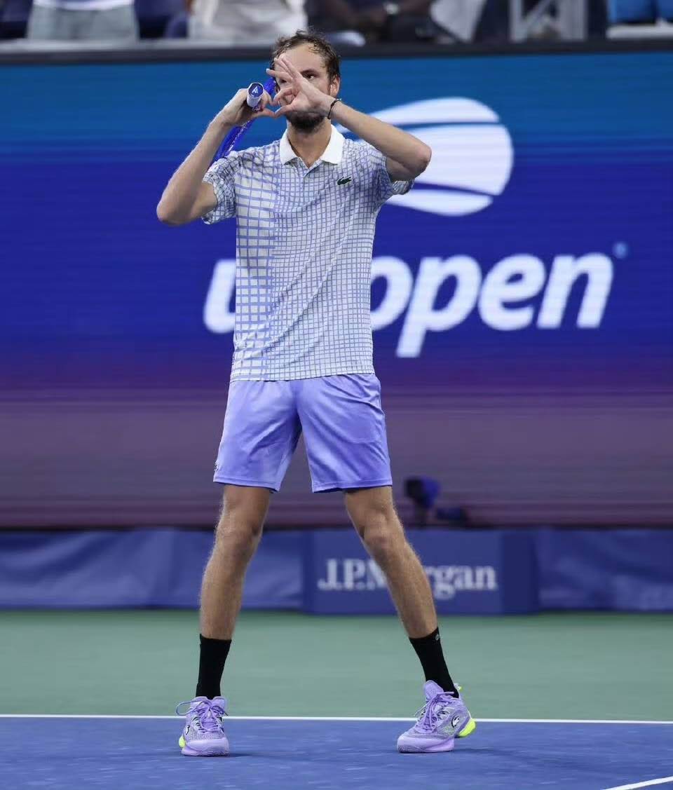 关于美网横扫戴维斯杯，梅德韦杰夫扛起全队的信息